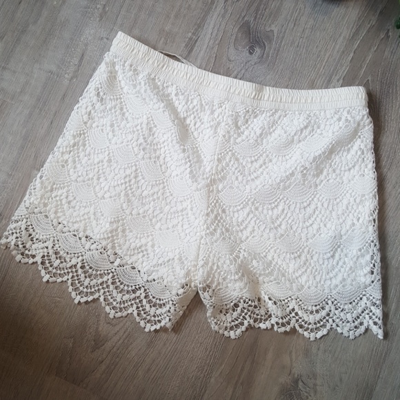 GARAGE white shorts - Picture 2 of 3